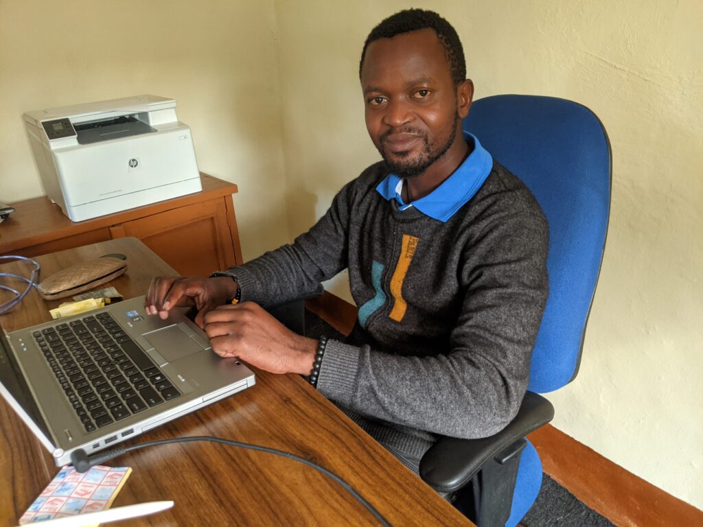 Ezéchiel Sawasawa, directeur de Rutuba Agri Tech, à son bureau